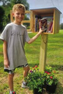 Little Free Library welcomes readers in East Franklin