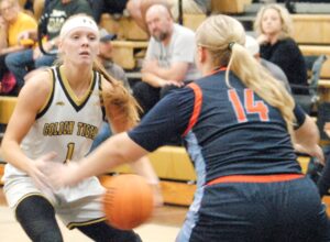 RHS girls beat Red Bay, boys lose to Tigers