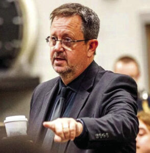 UNA band director retires