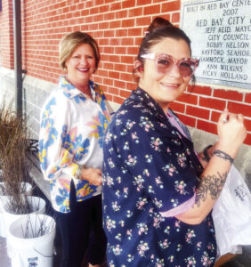 Garden club replaces missing tree markers